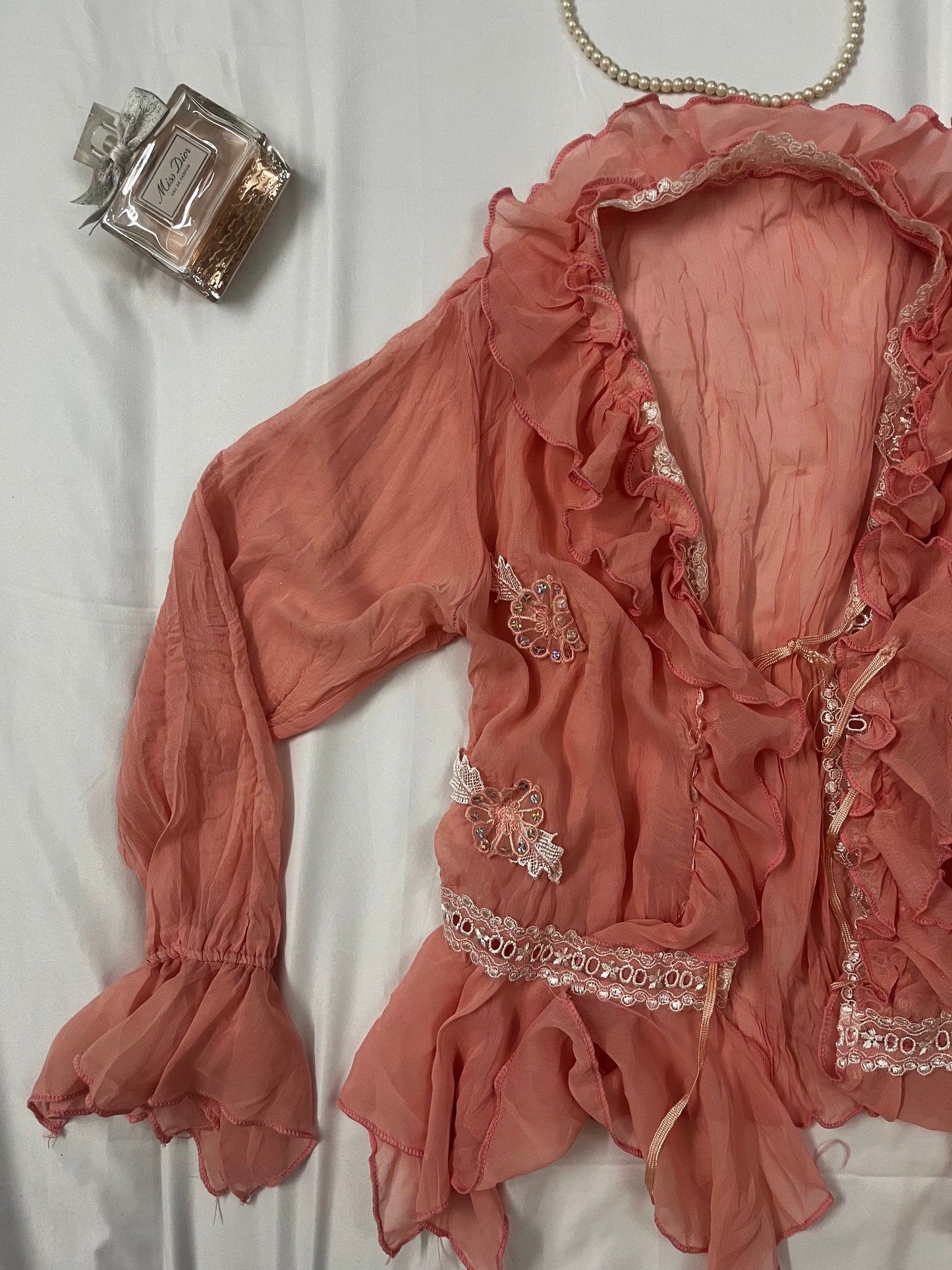 Ruffled pink embroidered shrug | Size: S