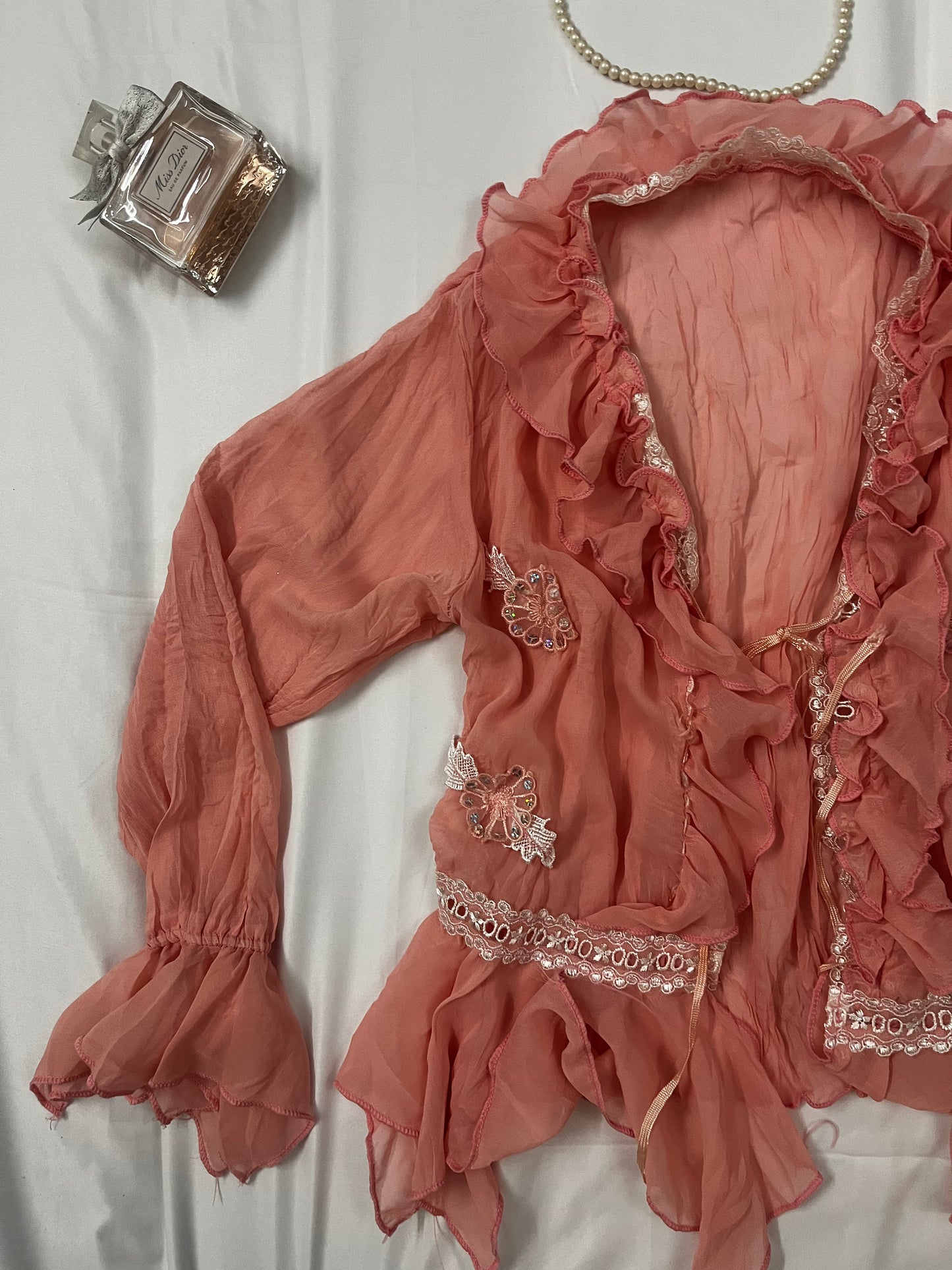 Ruffled pink embroidered shrug | Size: S