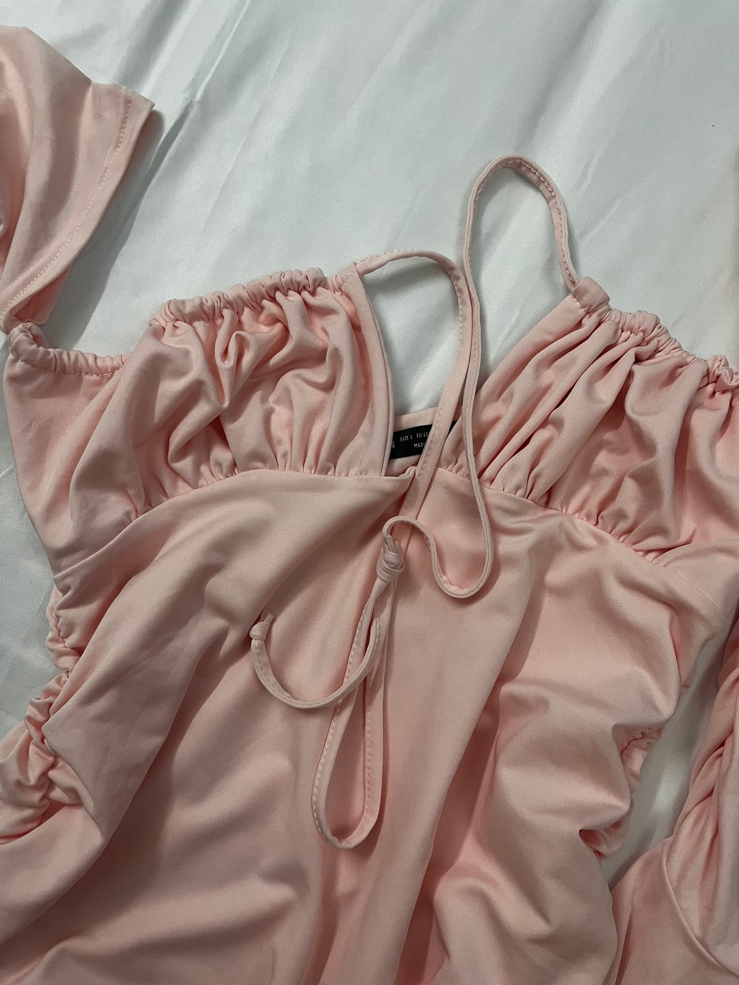 Baby pink rutched off shoulder flared sleevs mini | Size L