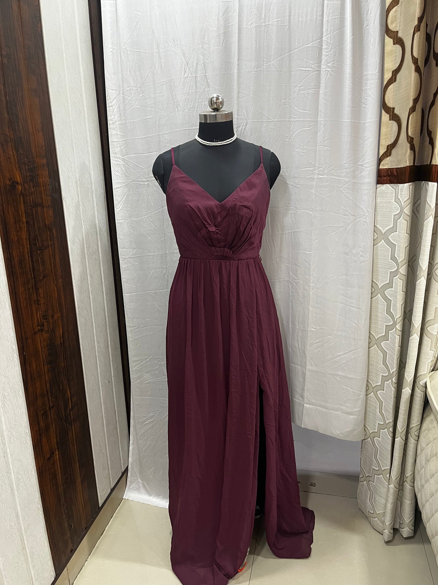 burgundy solid ball gown | Size: Small