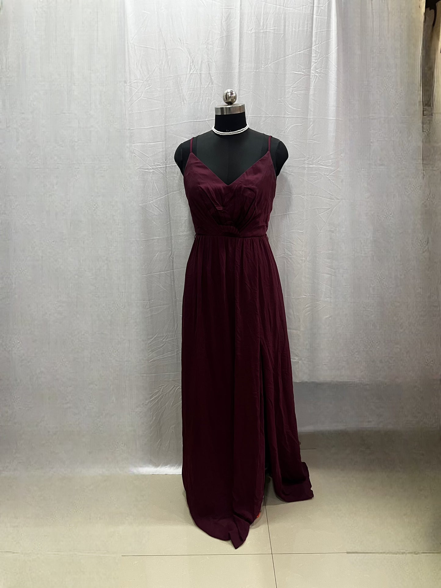 burgundy solid ball gown | Size: Small